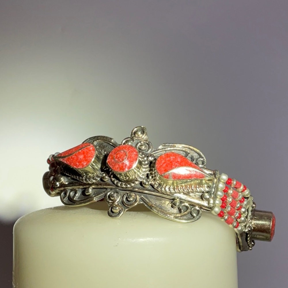 NWOT TIBETAN Silver and HANDMADE Beaded Bracelet